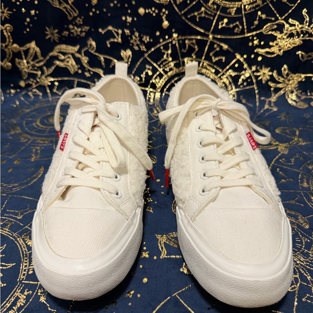 Levi's White Sherpa Plush Canvas Casual Cozy Low Top Lace Up Sneakers Size 9